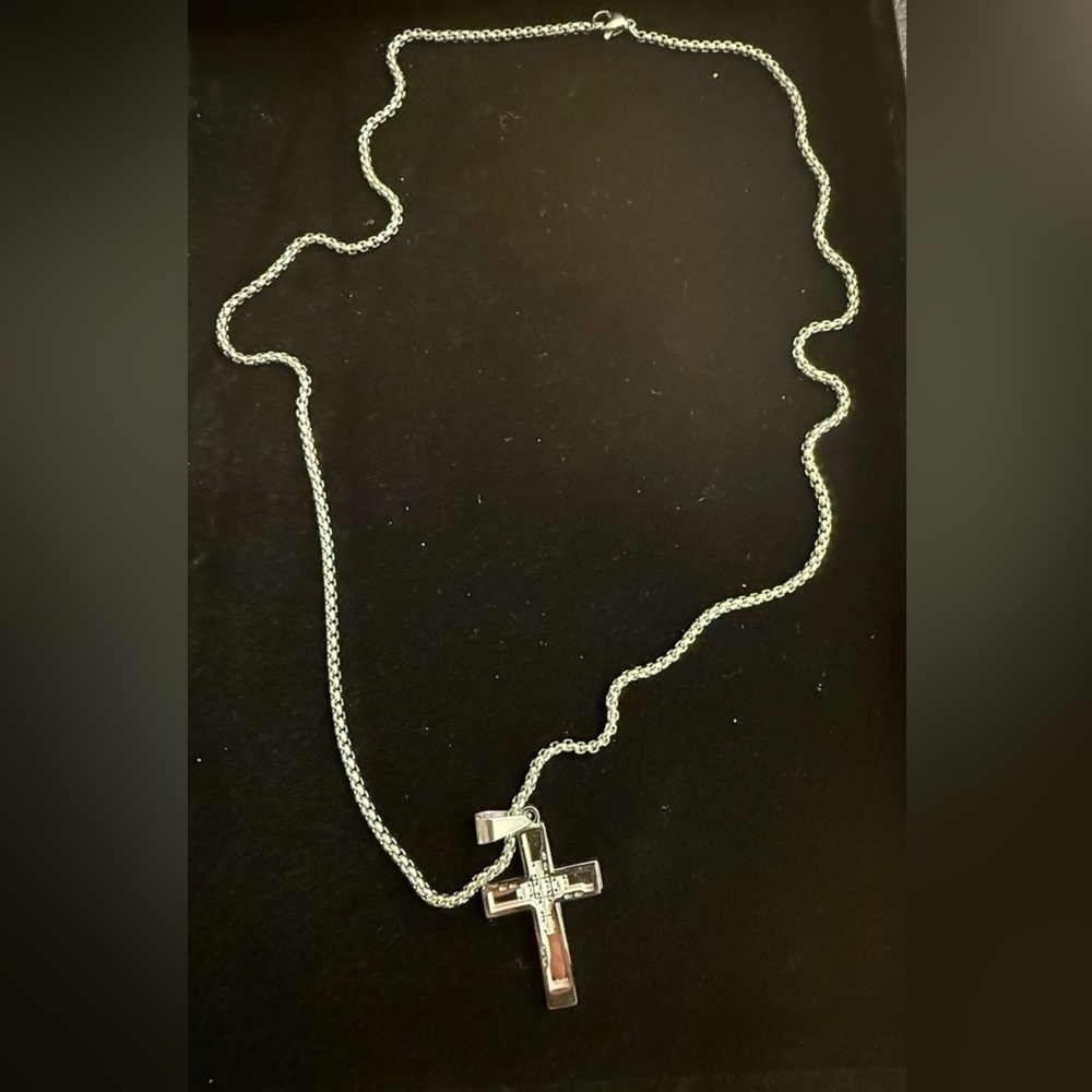 Necklace With Cross Pendant